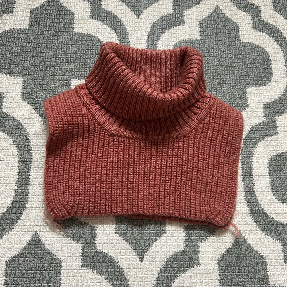 H&M Ribbed Turtleneck Dickey in Rust. 100% Wool. Size 2T